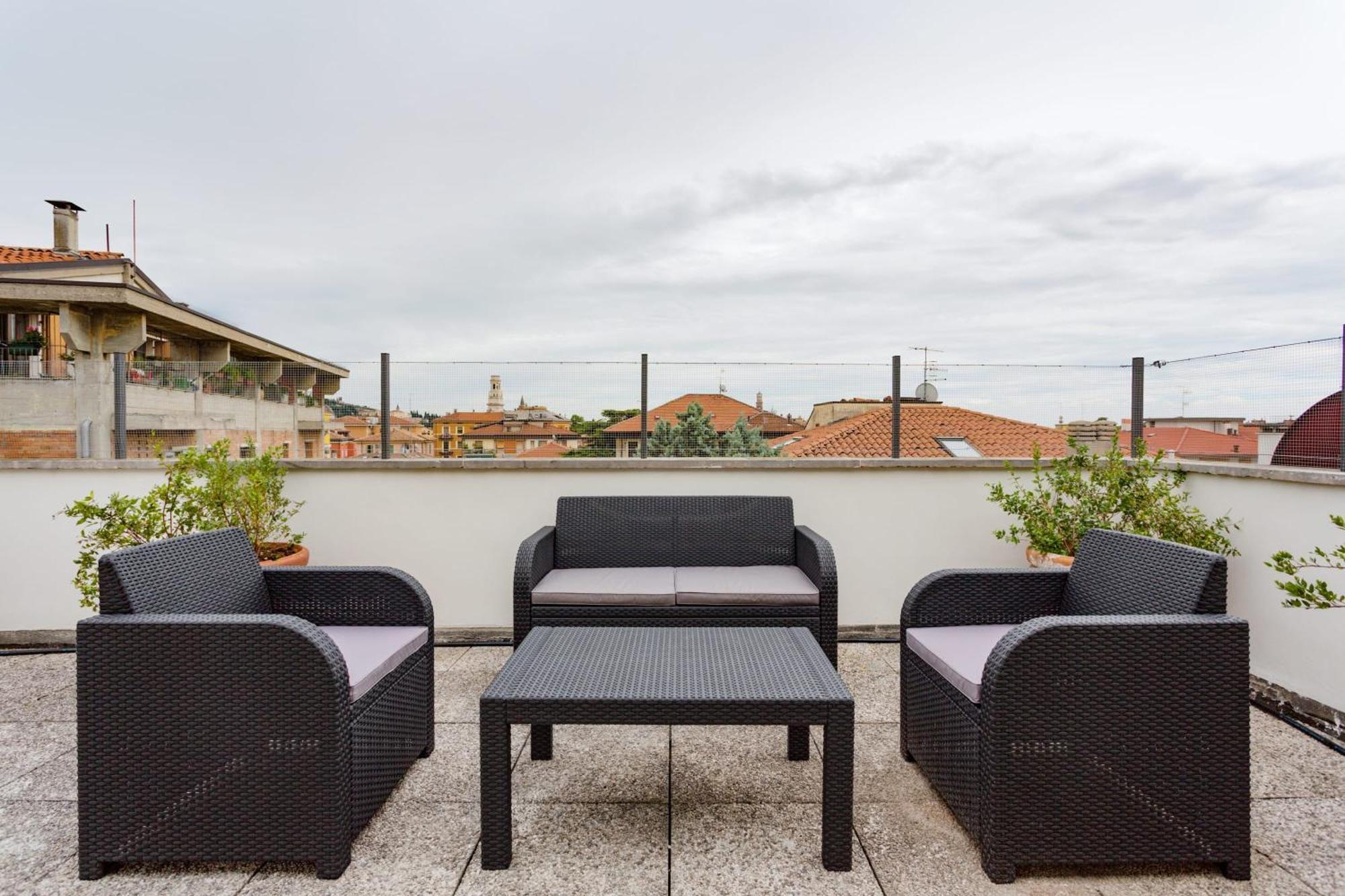 Amazing Flat With Big Terrace And Private Car Park Appartement Verona Buitenkant foto